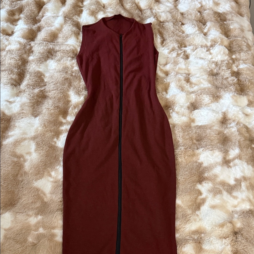 Elegant Sleeveless Burgundy Dress